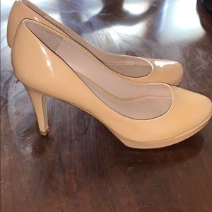 Nude Vince Camuto pumps